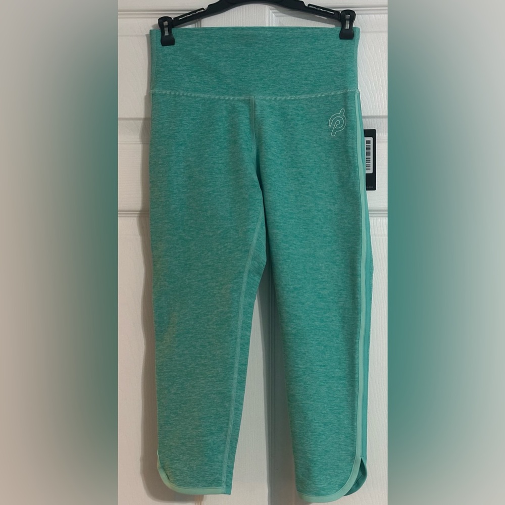 NWT Peloton Drive and Recover High
Rise Dolphin Hem Capri Leggings -‎ Size Small